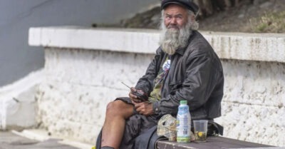 Бомж, как ангел-хранитель, спас избитого парня и изменил всю его судьбу