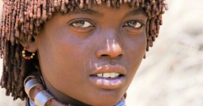 Народ, где женщины никогда не моются, но при этом считаются самыми красивыми в Африке