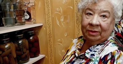 «Над её внешностью смеялись и говорили, что никто не возьмёт её замуж, но она стала женой красивого и верного мужчины». Кира Крейлис-Петрова