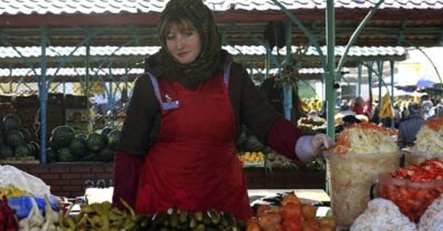 В кабинете босса Анна ненароком нашла тайник. Сердце замерло увидев там фото собственной матери