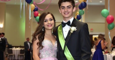 Зажиточные одноклассники глумились над дочкой дворничихи, а она приехала на выпускной на лимузине и у всех рты до пола