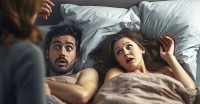 Вернувшись домой, она вошла в спальню и увидела: его ноги и чьи-то женские торчали из-под одеяла. Резким движением сдёрнула с них одеяло