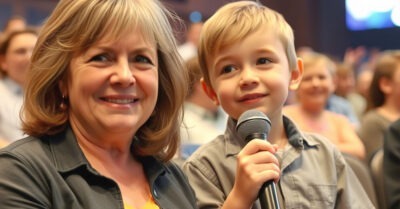 Родительница пять лет оплакивала сынишку, пока не увидела его на сцене юношеского спектакля