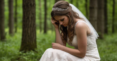 Осмеяла свекровь на свадьбе… Невеста сбежала в слезах, но в парке ВСТРЕТИЛА СТАРУШКУ, которая изменила ВСЁ!