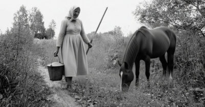 «Нехристям не везет.  Моя прабабка пережила революцию, голод и расстрел мужа, но сломалась лишь тогда, когда ее внучку назвали врагом народа»