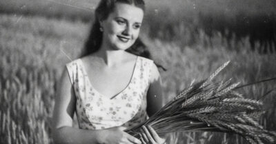 Жила в деревне, копала картошку и верила мужу-дальнобойщику, пока в одну снежную зиму ко мне на порог не принесли мое же счастье в одеяле