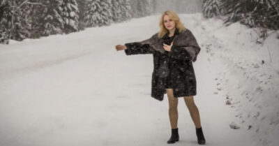 Эта женщина появилась из зимней стужи как призрак, села в мою кабину и накаркала развод. А когда я приехал к ней выяснять, КАК ОНА ЗНАЛА, она прогнала меня с порога лопатой