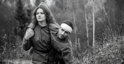 Он пошел на фронт, чтобы забыть ее предательство. Раненого, его вынесла с поля боя та, чьего письма он ждал всю войну… И тогда он узнал, кто их разлучил на самом деле