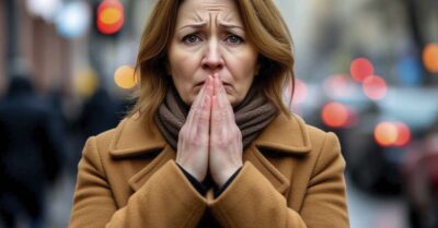 «Ты старинная кляча» — метнул мне в лицо трудовую книжку шеф. Он не знал, что его сын собирается выйти за мою дочь