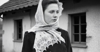 1942 г. В деревне считали ее чокнутой: молодая учительница в голодном 42-м забрала к себе сироту. Они и не догадывались, что ее упрямство изменит судьбы