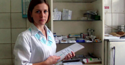 Деревенская медсестра. Подменила подругу на ночной смене, а в палате лежала та, из-за кого моя жизнь пошла под откос… И теперь она беспомощно смотрела на меня