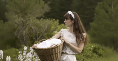 Свекровь называла меня замухрышкой и плевалась от моего имени, пока однажды не оказалась в больнице и не поняла, что кроме этой «замухрышки» у нее никого не осталось…