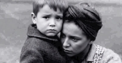 В голодном 45-м одна женщина выкинула сироту на помойку судьбы, чтобы выжить. Другая, едва сводя концы с концами, шагнула в пропасть, заглянув в детдомовские глаза, и нашла там не бремя, а свою погибшую совесть и обещанную судьбу