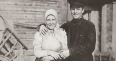 Она была свинаркой, но мечтала об алтаре. Он был барином, но продал душу за её улыбку. Им дали двадцать лет счастья, прежде чем предъявить счёт — и цена оказалась невыносимой