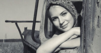 Встреча, которой не должно было случиться. Холодной ночью он подобрал плачущую незнакомку, нарушив все свои строгие правила. Разговор с ней — и старый чемоданчик из детства — заставили его по-другому взглянуть на свой дом, семью и даже на драку в далеком восемьдесят пятом. Эта короткая поездка изменила всё, не оставив места вчерашним обидам