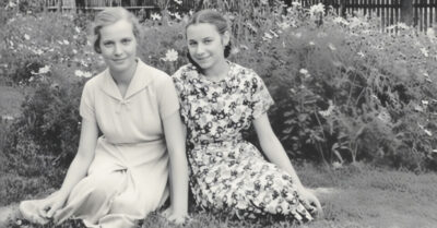 Две сестры в военной разрухе заключают страшную сделку, чтобы спасти честь одной из них. Но украденное материнство, как тяжкий груз, ждет своего часа, чтобы разорвать жизнь уже повзрослевшей дочери спустя годы