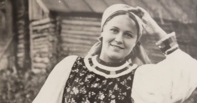 Весной 1945-го. Она верила, что её счастье пахнет порохом, а оказалось — чужими щами. История о том, как фронтовая любовь привела её прямиком в квартиру к жене своего лейтенанта, и они решили эту проблему так, что весь двор обзавидовался