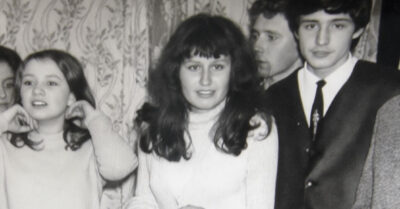 Сельские танцы 1984 года. Отец выдал замуж, муж купил коров — казалось, вся жизнь под чужим каблуком, но настоящий гуль только начинался, когда все они оказались на том свете, а я с карточкой в руках и пустым подолом