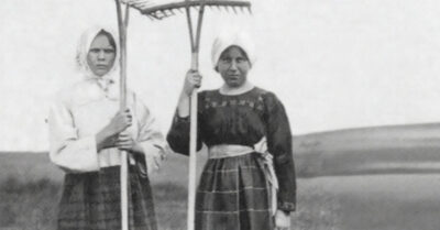 1937 год. Пирожки с мясом и письмо под матрасом: как дочка председателя проиграла свадебный спор, а тёща сожгла фото врага народа, который на самом деле был просто хорошим папашей