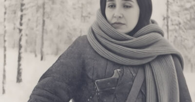 Лютой зимой 1942 года молодая шофёрка Люба, потерявшая на фронте мужа, застревает в глухой тайге. Борясь со сном и морозом, она слышит тихий плач и чувствует чьё-то незримое присутствие — тайну, которая изменит всё, когда её найдут