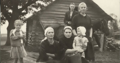 1930 г. Они бежали ночью, спасая детей от клейма «врага народа». Их ждал чужой город, война и ледяное кольцо блокады