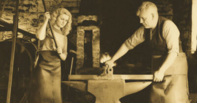 Кузнец ковал железо, а выковал судьбу… Каждое утро в его доме исчезала одна вещь, пока не пропала дочь. И тогда он узнал, что заказал ту работу