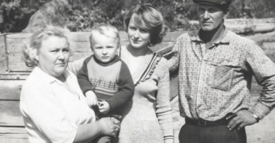 Слюни распустил, говорил он, а сам в пустом доме скис, ожидая, когда мы вернёмся к его миске… но мы уже строили свою крепость на костях его прогнозов