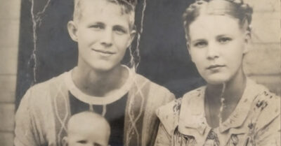 1942 год. Она вырвала мальчика из-под огня разбитой полуторки — деревня крестились, шепча: «С ума сошла, чужого ребёнка тащит!». Пять лет Лена надрывалась в колхозе, кормила сиротской похлёбкой. А теперь его отец вернулся с войны и сделал ей предложение, от которого невозможно отказаться