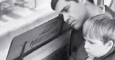 Его мама умерла в одиночестве, пока строил империю. Он плакал на скамейке в парке, когда незнакомый мальчик предложил ему одолжить свою маму