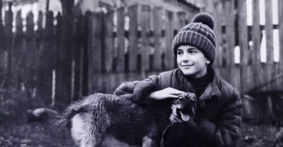 Она пришла усыпить здорового щенка, потому что он не вписался в интерьер и грыз стулья ценой в чью-то зарплату. Ветеринар нашёл единственный законный способ спасти ему жизнь. А новый хозяин, семилетний мальчик, посмотрел на «страшилу» и увидел в его взгляде отважного Пирата