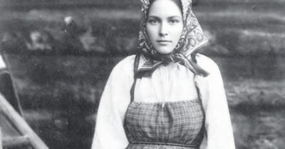 Венок из репейника для брюхатой вдовы. Её прогнали босой по всему селу. А потом вся деревня сделала вид, что ничего не помнит