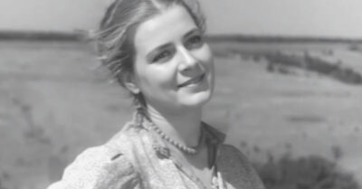 Её звали Никчемной, пока она не поняла, что её семья — всего лишь сброд голодных ртов, а она — та самая ложка, которая мешает в их общей похлебке, пока не выбросит их всех на помойку истории