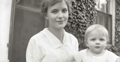 Всю жизнь она была костылём для старухи, родила сына для чужака, а сама так и не стала ничьей главной героиней. Но её час близок, и первым делом она купит себе ту самую блестящую шкатулку