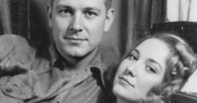 Их первая любовь расцвела в суровое военное время, но была разлучена на долгие годы. Спустя десятилетия случайная встреча заставляет сердце сжаться от старой боли и невысказанной тайны, которая могла бы изменить всё