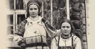 1902 год. Её продали за дом и корову, назвали в честь тёлки, а она выросла и сожрала их патриархальный устав без соли и хлеба. В голодные сороковые отдавала мясо невесткам, сама доходя от истощения, но выжила — назло всем, кто считал, что женщине нужны только объедки и покорность