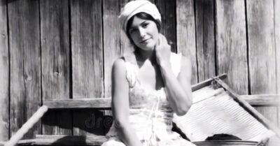 Этот проклятый дом проглотил всю мою семью, оставив мне в наследство лишь сумасшествие да тюремный срок. Я вернулся сюда, чтобы наконец сжечь это гнездо несчастий… но черт возьми, именно здесь я нашел то, ради чего стоит жить