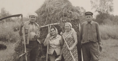 В голодном 1919 году Марьяна, чья красота не могла заменить приданого, теряет первую любовь из-за родительской воли. Её жизнь, выстроенная из долга и отчаяния рядом с другим мужчиной, превращается в бесконечную борьбу с эпохой — раскулачиванием, войной и потерями