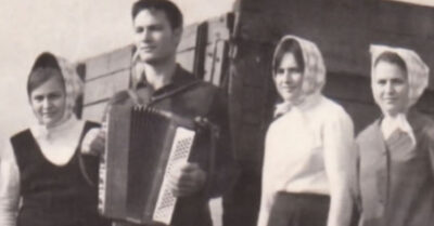 Когда в сорок с хвостиком живот у жены пошел в рост, обрадованный муж продал коня за кольцо, но все изменила лесная делянка и страсть, которая свела с ума и разрушила семью, оставив после себя лишь одну фотографию