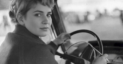 Да, моя-то дома щи варит, растяпа!» — смеясь бросил мужчина в такси, стремясь покрасоваться перед любовницей и не подозревая, кто был на месте водителя