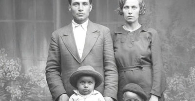 1922 год. Вырыл себе могилу рядом с женой, но судьба подкинула двух чертенят с телеги усопшей. Я забрал её детей, а потом женился на соседской девке — вот как я стал самым наглым счастливцем в голодные годы