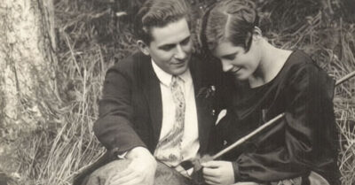 Он даже не замечал меня — а я сгорала от любви к его грубым рукам и папиросному дыму! Война разнесла наши жизни в щепки: я стала вдовой с чужой дочкой на руках, он — калекой без жены и дома. И когда в 1947-м он бросил мне вызов — „Стань моей женой за квартиру!“