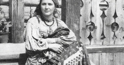 1901 год. Её звали Каланчой. Про неё пустили сплетню, от которой мазали ворота дегтем. Но эта девица не стала отмываться — она пошла и нашла, чей рот эту пакость разнёс