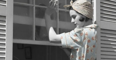 Она выпала с девятого этажа, вымывая окна. Ни боли, ни момента удара она не помнила — только ощущение падения и собственный крик, всё ещё звенящий в ушах