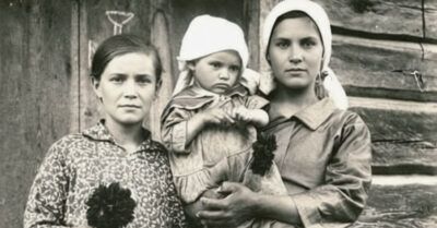 1945 год. Все судачили, что она — пустая баба, которая чужих детей гоняет, а своего так и не выносила. Она гоняла их, как чумных псов, а они вернулись с двумя словами, от которых у бабы дрогнуло суровое сердце