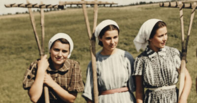 1940 год. Она защищала дом с вилами, пока её тихая соперница спасала детей в стогу сена… И именно эту соперницу встретил на пороге её вернувшийся с войны муж