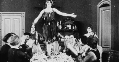 Когда будущие сваты надрались в хлам, Встреча будущих сватов обернулась танцами на столе. Потому что лучший способ произвести впечатление — быть собой. Особенно когда утка в духовке, а в бутылке — мамин секрет!