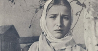 Голодный 1931-й вырвал у меня мать, колодец и детство — но не имя. Я выжила, пока они жрали чужой хлеб в сельсовете, а мой отец-трус прятался за спиной мачехи