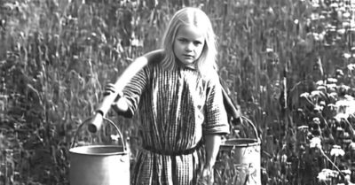 Когда мать сбежала к соседу, бросив слепого отца и троих детей, десятилетка Маргарита взвалила на плечи не только ведра с водой, но и всю эту кашу под названием ‘семья’. Она соврала папе про ‘городского жениха’, чтобы его сломленное сердце не разорвалось окончательно