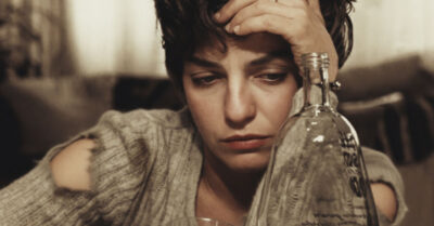 Она рожала для галочки и детских пособий. Его называли обузой. Она сбросила сына на бабушку, как ненужный хлам, но когда он вырос и начал стоить денег, её материнский инстинкт проснулся в формате кричащего кошелька