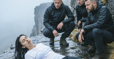 Она сорвалась с тридцатиметровой высоты. Они спустились вниз, чтобы спрятать тело, но то, что ждало их у подножия, заставило кровь заледенеть в жилах